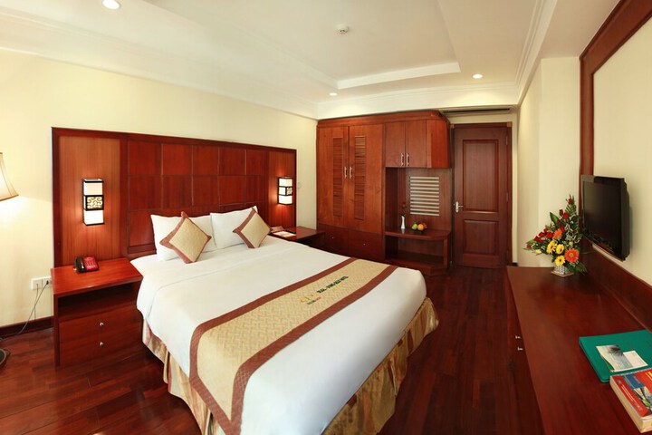 Room 4 of 43