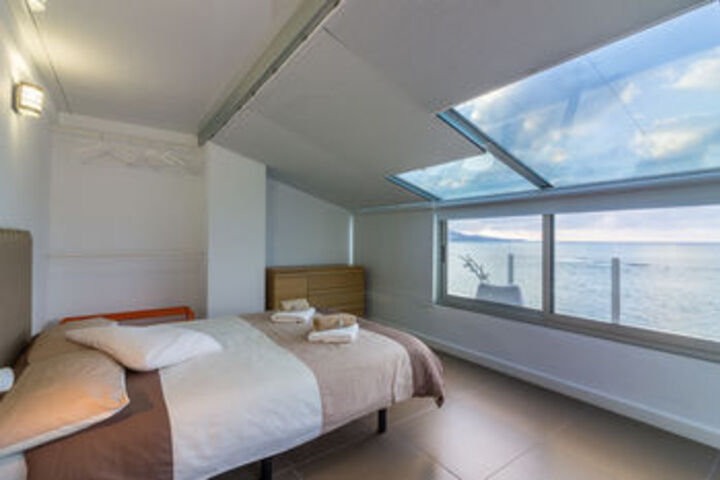 Room 13 of 27