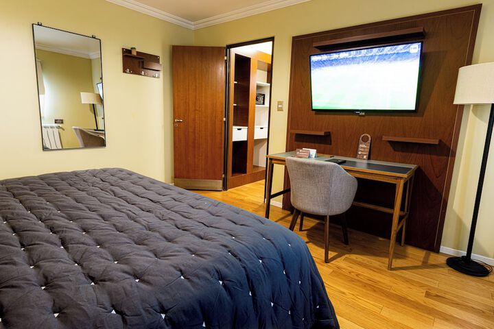 Room 6 of 90