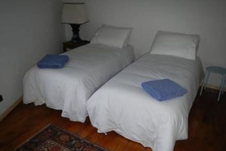Room 8 of 16