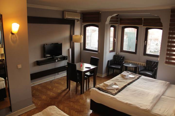 Room 18 of 27
