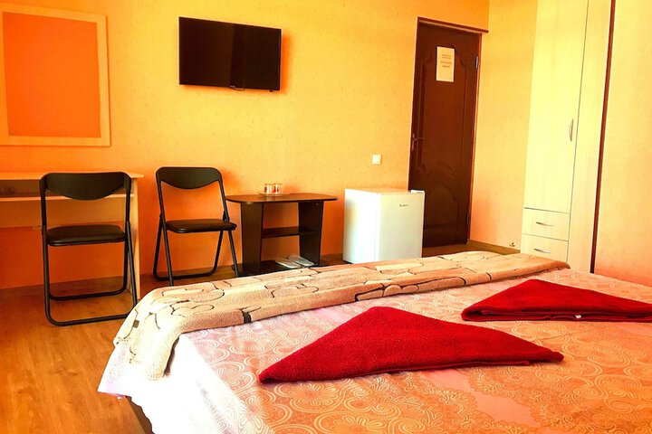 Room 2 of 49