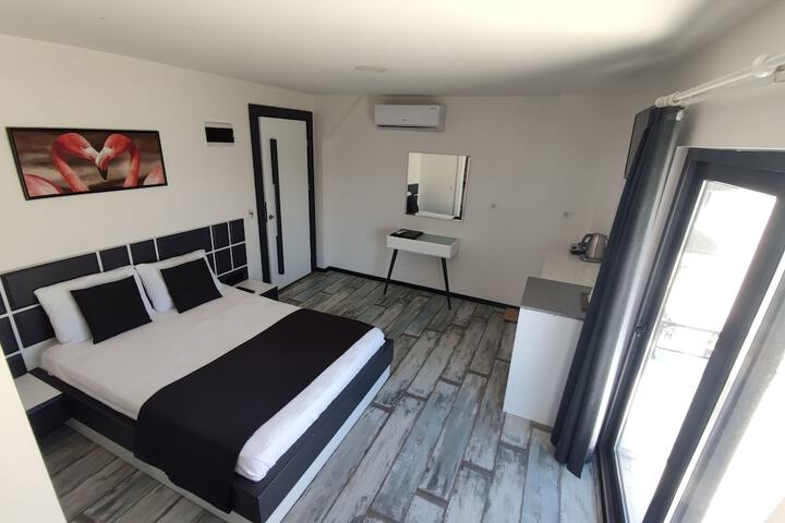 Room 4 of 65