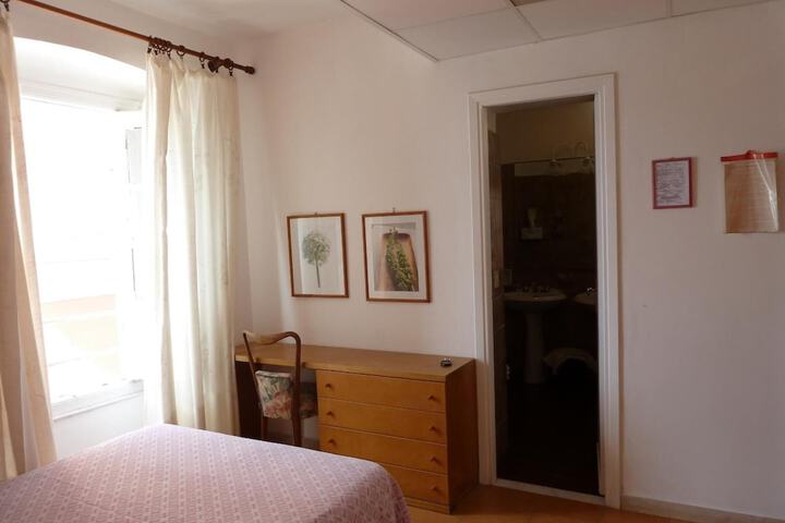 Room 16 of 47