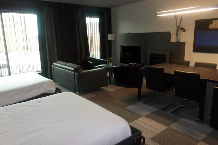 Room 13 of 94