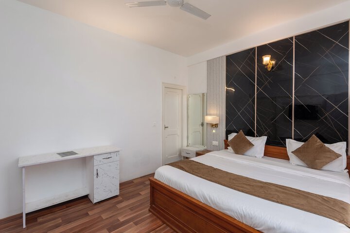 Room 5 of 52