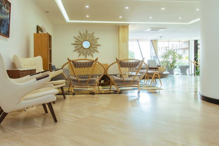 Entrance & Lobby