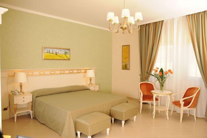 Room 12 of 36