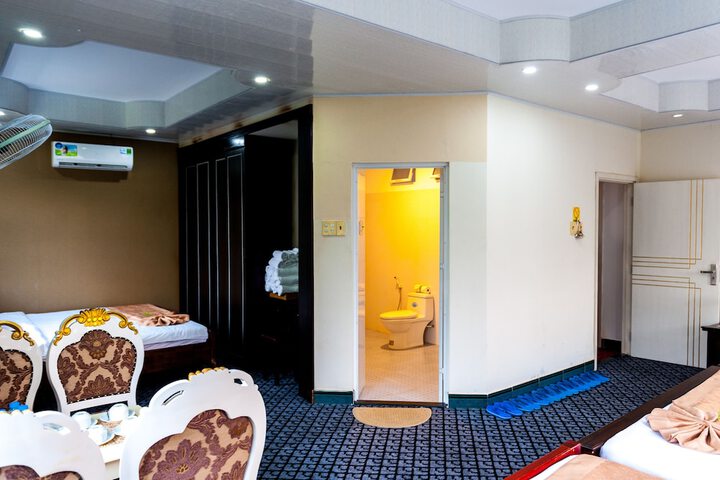 Room 32 of 62