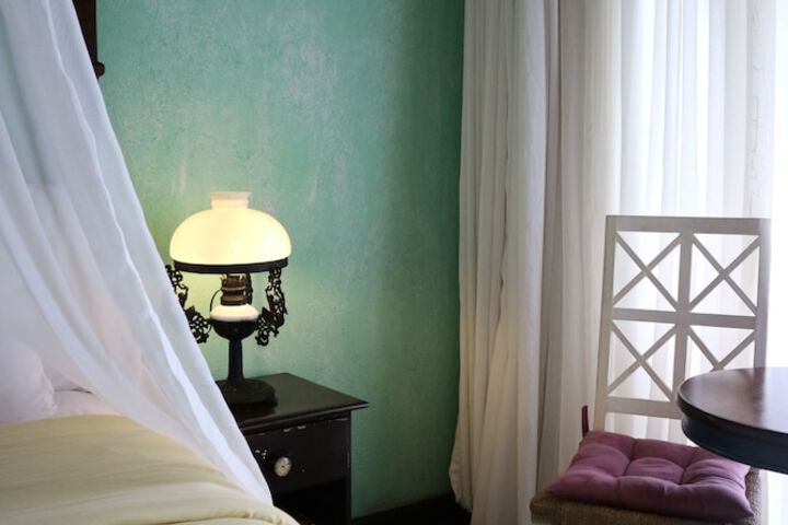 Room 3 of 32