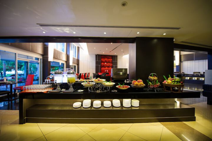Dining 40 of 46