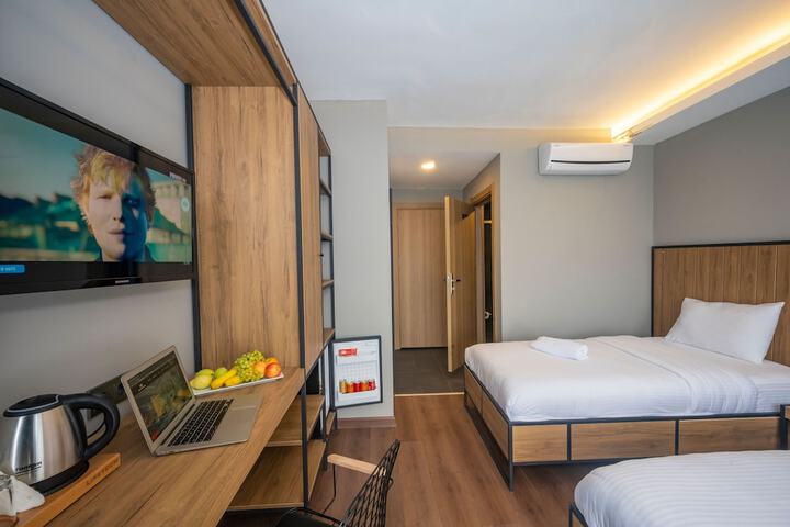 Room 8 of 88