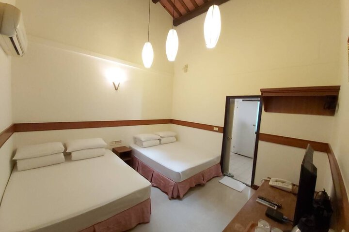 Room 11 of 38