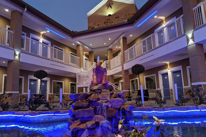 Hotel Exterior 39 of 47
