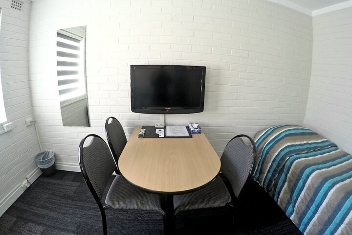 Room 17 of 65