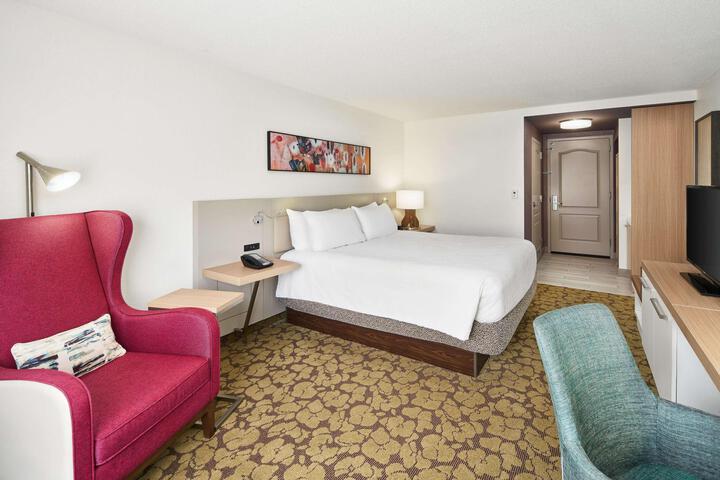 1 King Bed (4 of 20)
