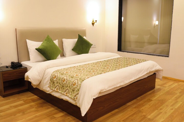 Room 27 of 71