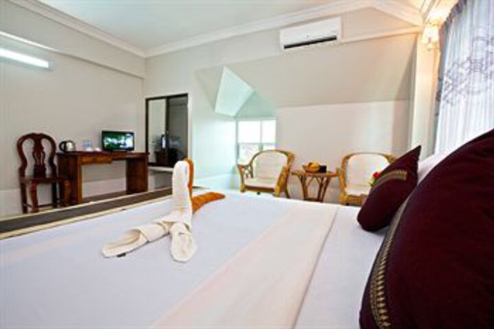 Room 27 of 38