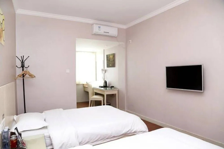 Room 7 of 11