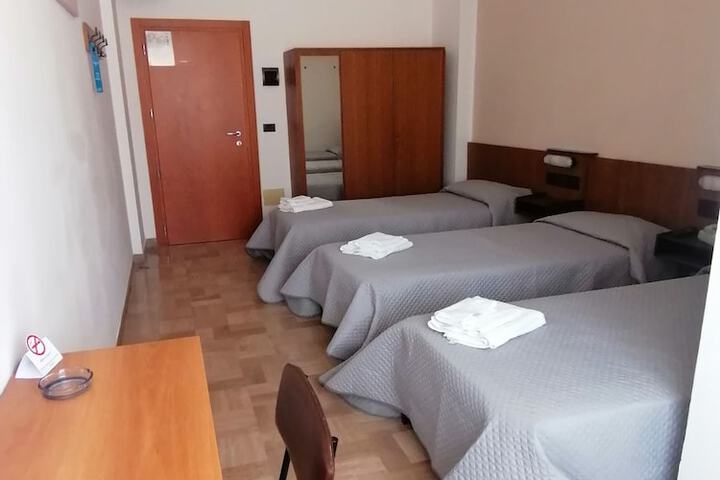 Room 10 of 37