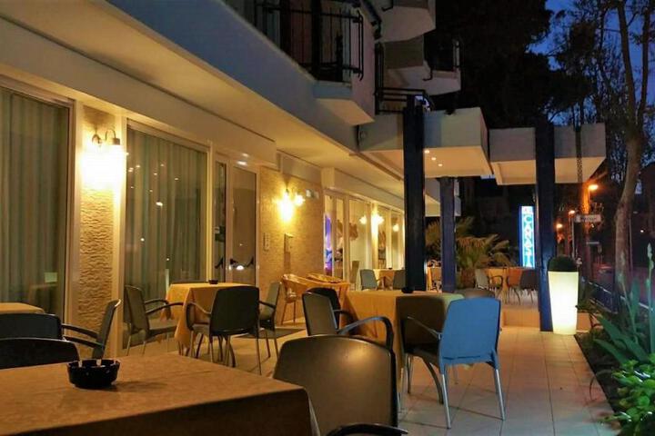 Hotel Canasta