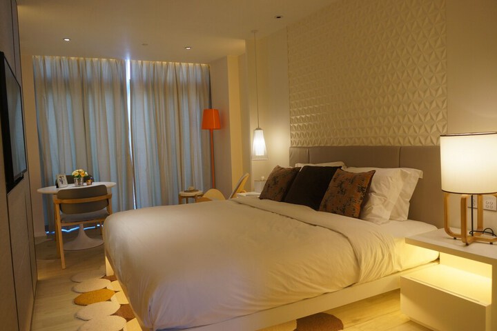 Room 12 of 68