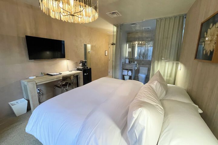 Room 11 of 65