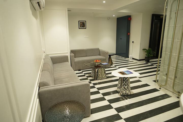 Room 11 of 20
