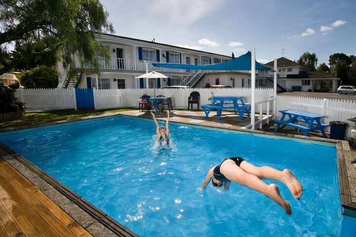 Pool 59 of 65