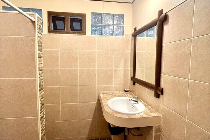 Room 4 of 43