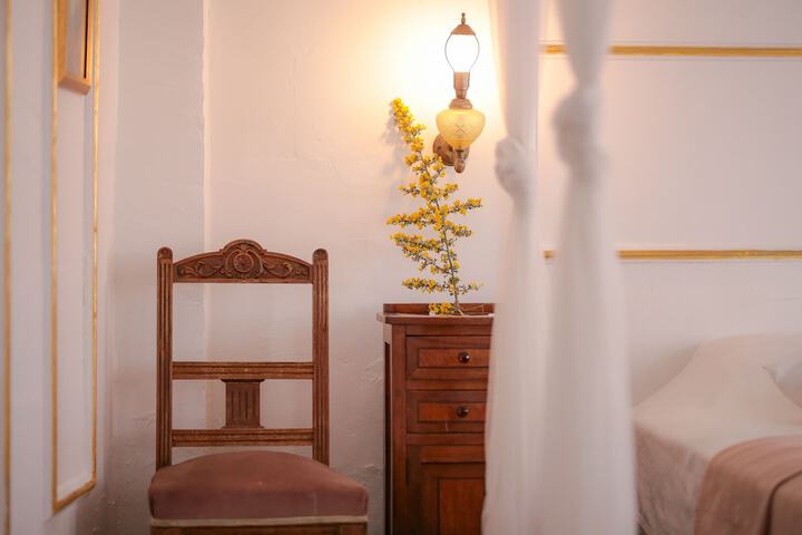 Room 9 of 32