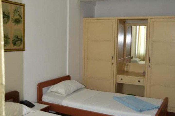 Room 7 of 12