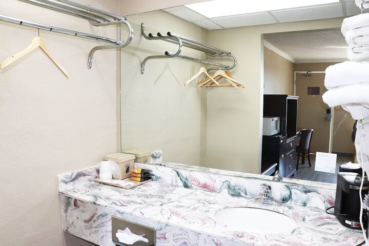 2 Double Beds (9 of 9)