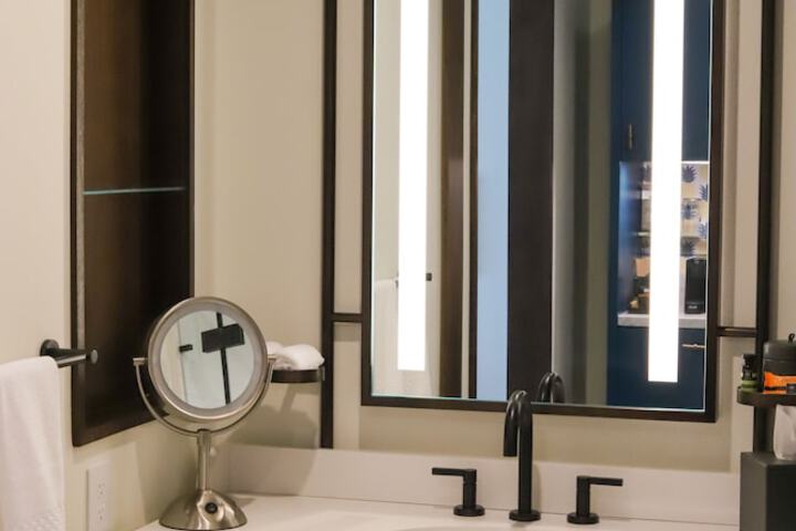 Bathroom sink