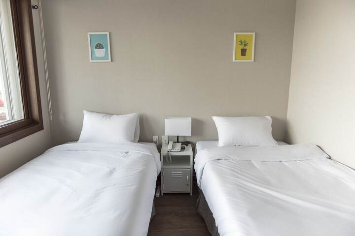 Room 26 of 37