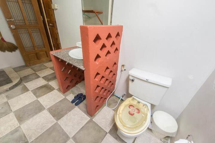 Room 9 of 47