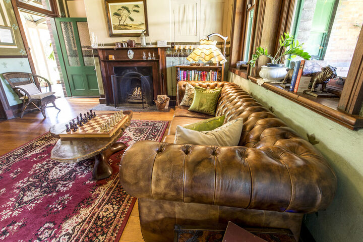Lounge 61 of 85