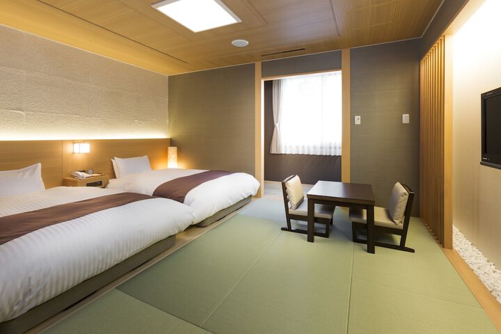 Room 8 of 105