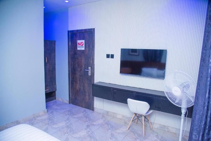 Room 9 of 40