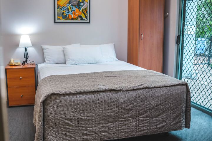 Room 5 of 37