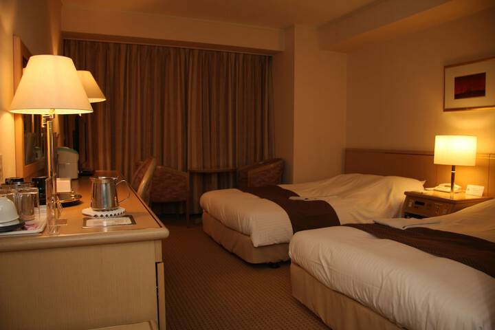 Room 6 of 75
