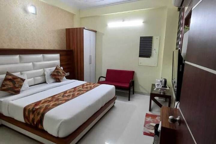 Room 4 of 15