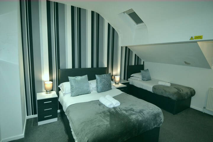 Room 6 of 105