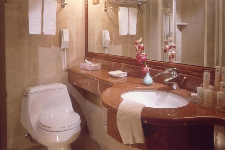 Room 28 of 45