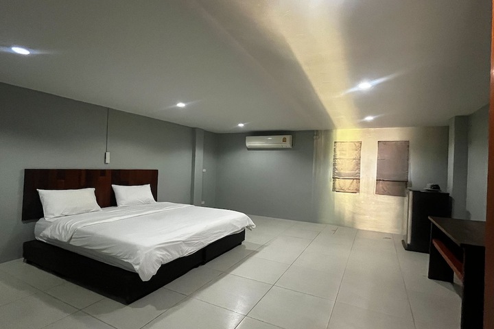 Room 6 of 53