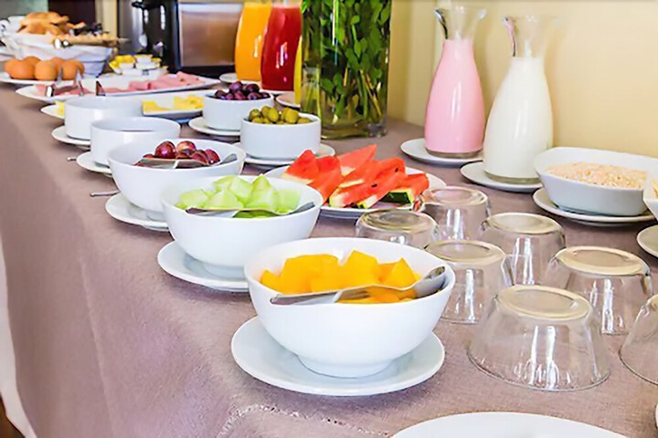 Breakfast/Coffee Service 22 of 33