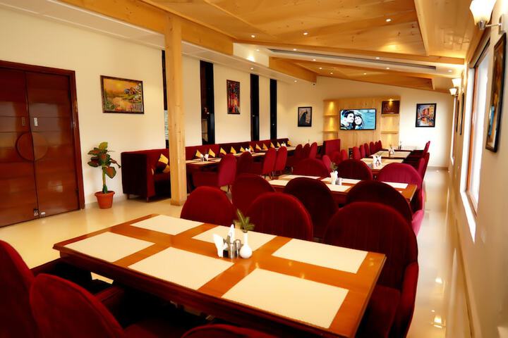 Dining 77 of 107