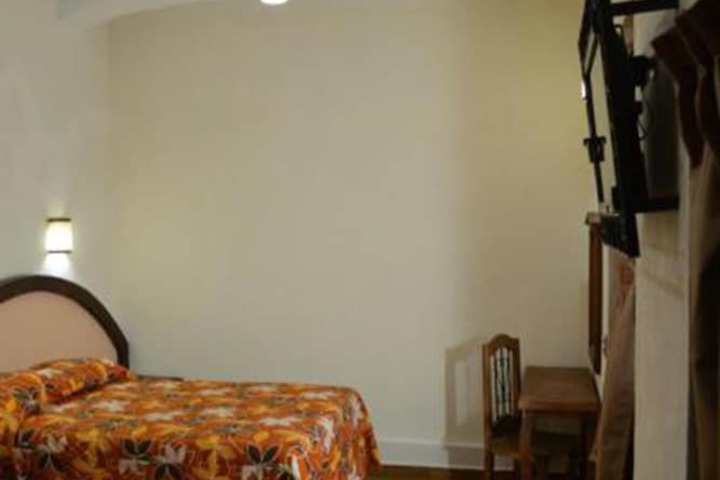 Room 5 of 43