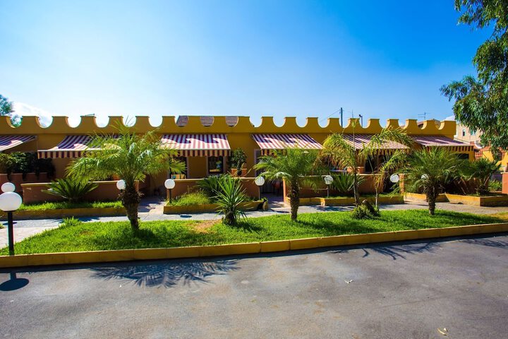 Hotel Exterior 55 of 63