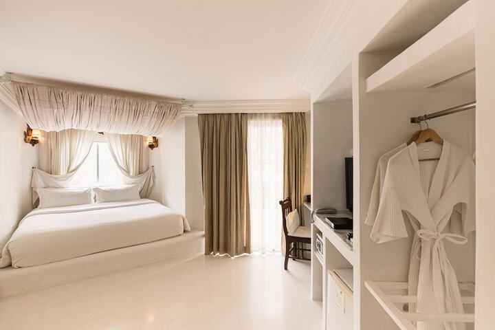 Room 9 of 47